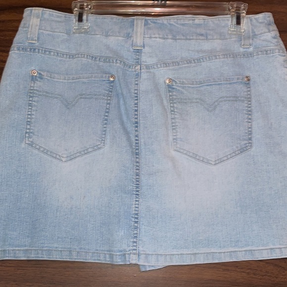 Womens “Gloria Vanderbilt” Blue Jean Skirt - Picture 2 of 3
